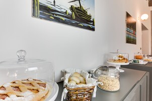 包含每日自助早餐