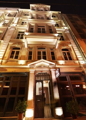 Front of property - evening/night - Royal Tophane (Istanbul)