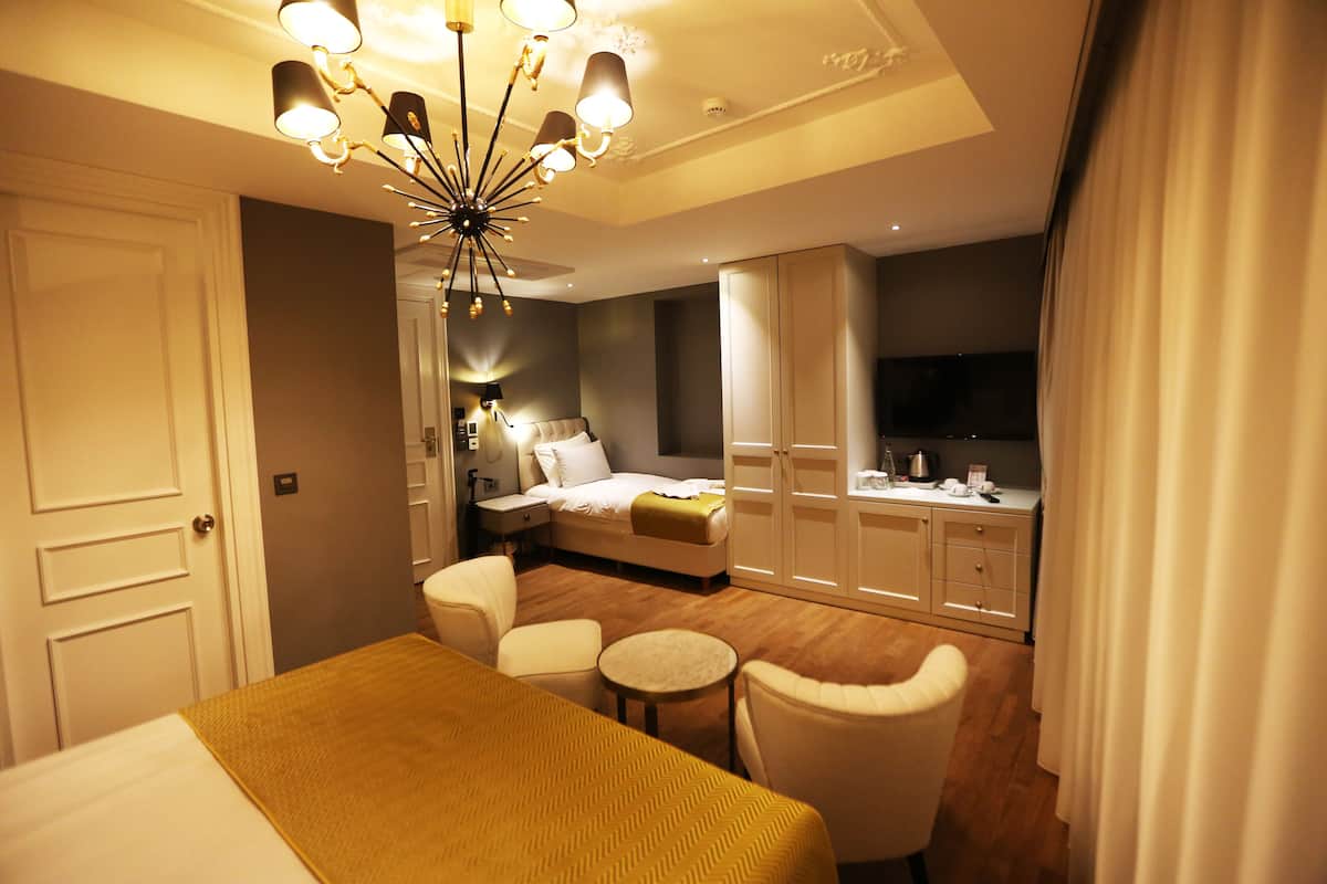 Premium bedding, minibar, in-room safe, desk