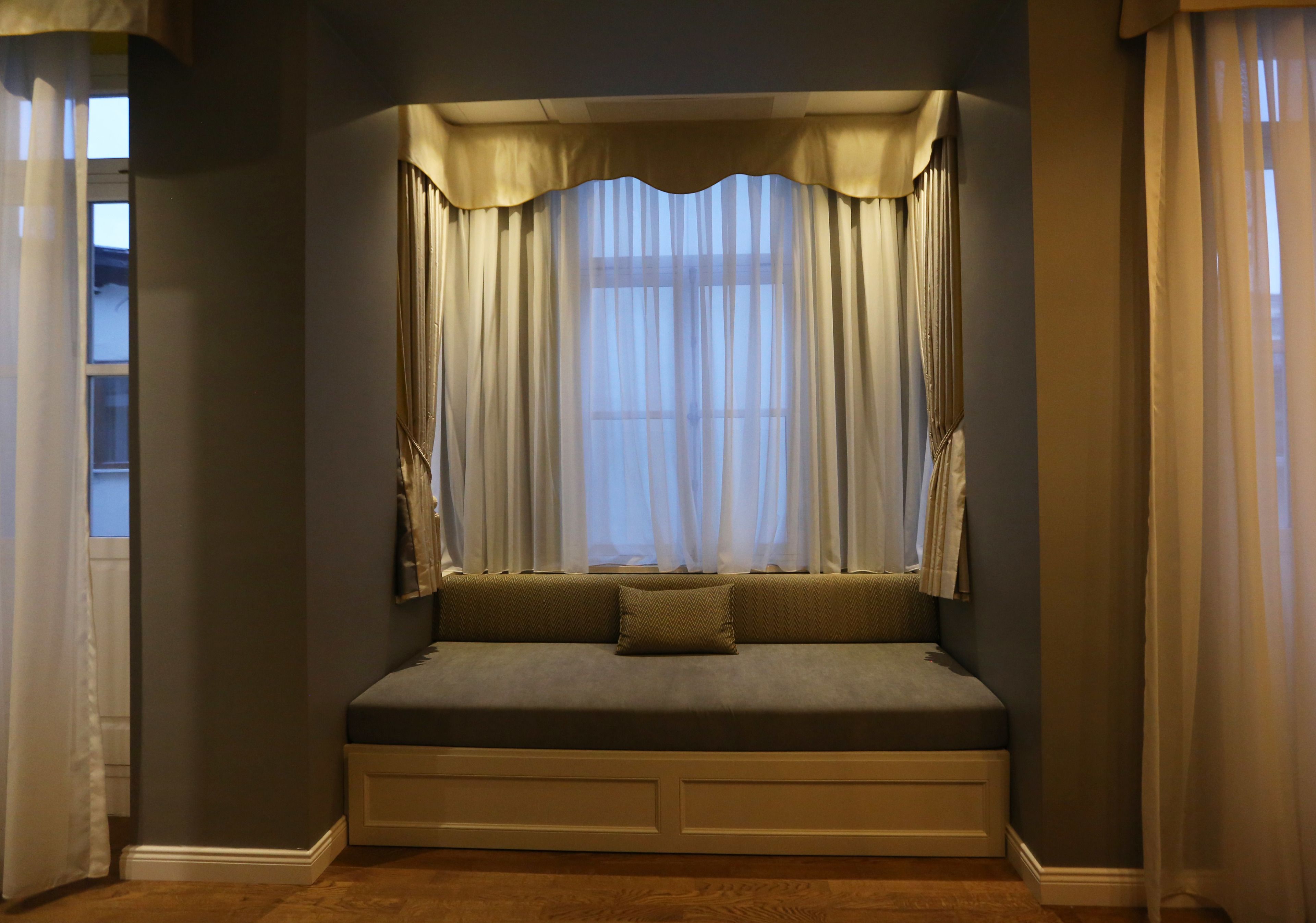 deluxe double room, non smoking, city view | living area | 40-inch led tv with satellite channels, tv