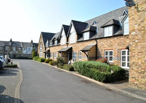 Exterior - Alexandra Court 7 (Windsor)