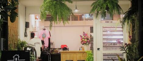 Fachada de la propiedad por la tarde o noche