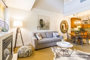 Smart-TV, Kamin, DVD-Player, Musikbibliothek