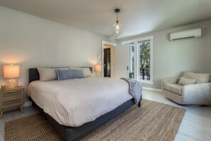 3 bedrooms, desk, iron/ironing board, free WiFi