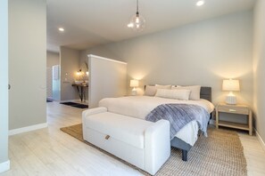 3 bedrooms, desk, iron/ironing board, free WiFi