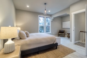 3 bedrooms, desk, iron/ironing board, free WiFi