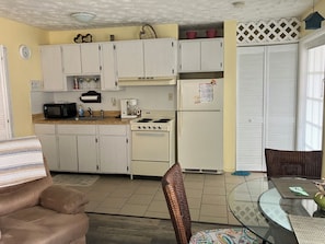Microwave, oven, stovetop, coffee/tea maker