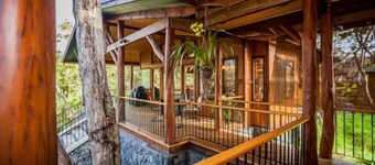 2 Bedroom Hand Crafted Luxury Home with Jacuzzi & Fireplace