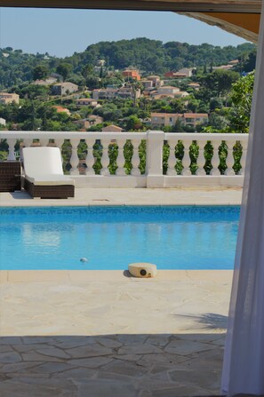 Egyptian cotton sheets, premium bedding, Select Comfort beds, minibar - Villa La Terre Des Lauriers B&B (Vallauris)