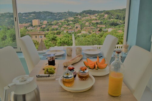 Villa La Terre Des Lauriers B&B