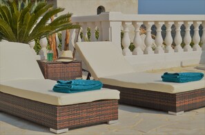 Terrace/patio - Villa La Terre Des Lauriers B&B (Vallauris)