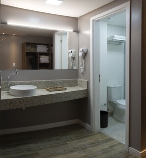 Minibar, in-room safe, blackout curtains, soundproofing - Comfort Hotel Maceió (Maceió)