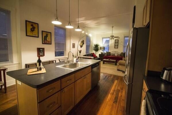 House | Private kitchen | Fridge, microwave, oven, stovetop