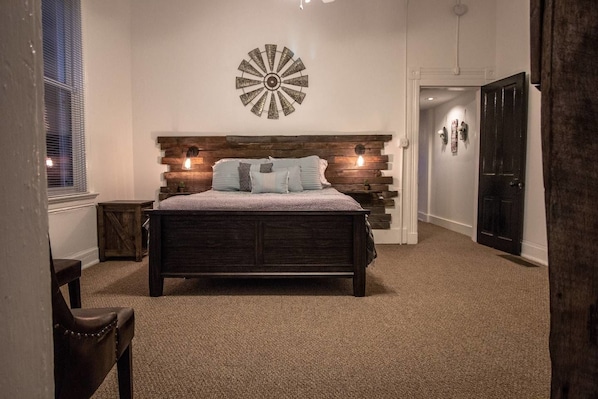 Apartment | 1 bedroom, iron/ironing board, free WiFi, bed sheets - Farmhouse Escape in Mainstrasse!! Apartment 1 (Covington)