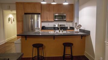 Apartment | Private kitchen | Microwave, oven, stovetop, coffee/tea maker
