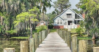 Relax at this River Front Home Along the St John's River Holiday home 3