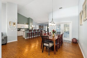 House | In-room dining