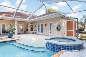 Outdoor pool - Villa Grobben - Executive - 4 Bedroom (Inverness)