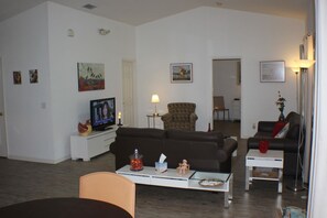 House | Living area | Flat-screen TV