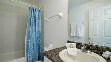 Comfort Condo | Bathroom | Towels