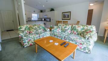 Condo Confort | Sala de estar | Smart TV de 40 pulgadas con canales digitales, televisión y Netflix