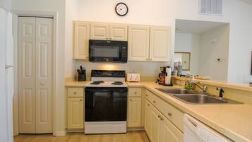 House | Private kitchen | Fridge, microwave, stovetop, dishwasher