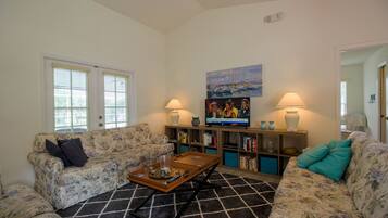 House | Living room | Flat-screen TV