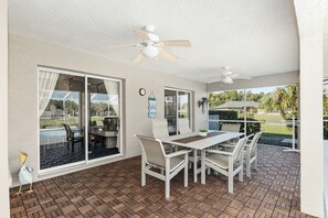 Terrace/patio - Villa Ciska - Comfort - 3 X Masterbedroom (Inverness)