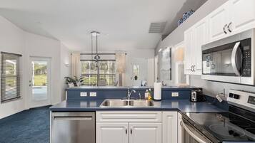 Fridge, microwave, stovetop, dishwasher