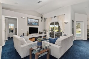 Flat-screen TV - Villa Ciska - Comfort - 3 X Masterbedroom (Inverness)