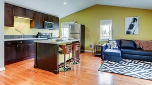 Apartment | Private kitchen | Fridge, microwave, oven, stovetop - Olney Ave Re:Treat - Walk to Downtown Apartment 1 (Bend)