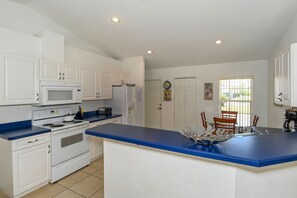 House | Private kitchen | Fridge, microwave, coffee/tea maker, toaster - Villa Grandjean - Comfort - 4 Bedroom (Inverness)