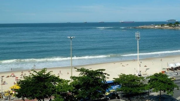 A beach with a clear view of the ocean, a sandy shore, and a few people in the distance. - 8th Floor Ocean View - 101D Holiday home 1 (Rio de Janeiro)