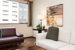 Apartamento | Área de estar | TV de tela plana