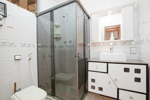Departamento | Baño | Regadera y toallas 