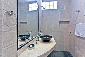 Ferienhaus | Badezimmer | Haartrockner, Handtücher