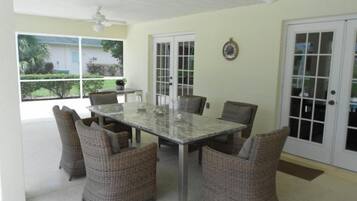 House | Outdoor dining