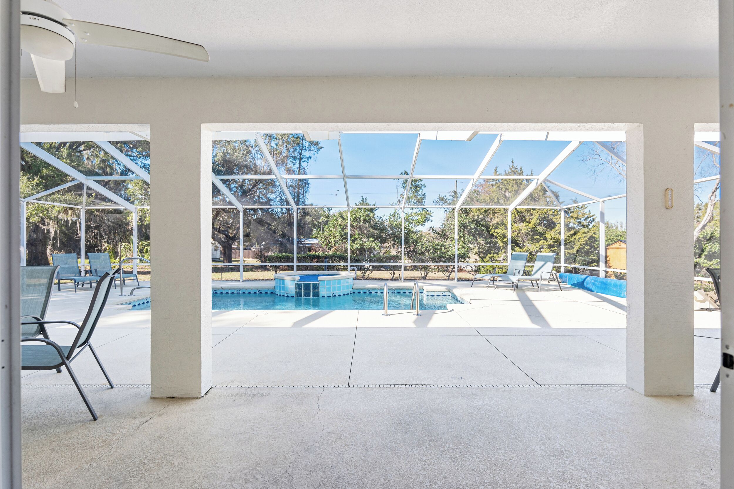 บริเวณภายนอก