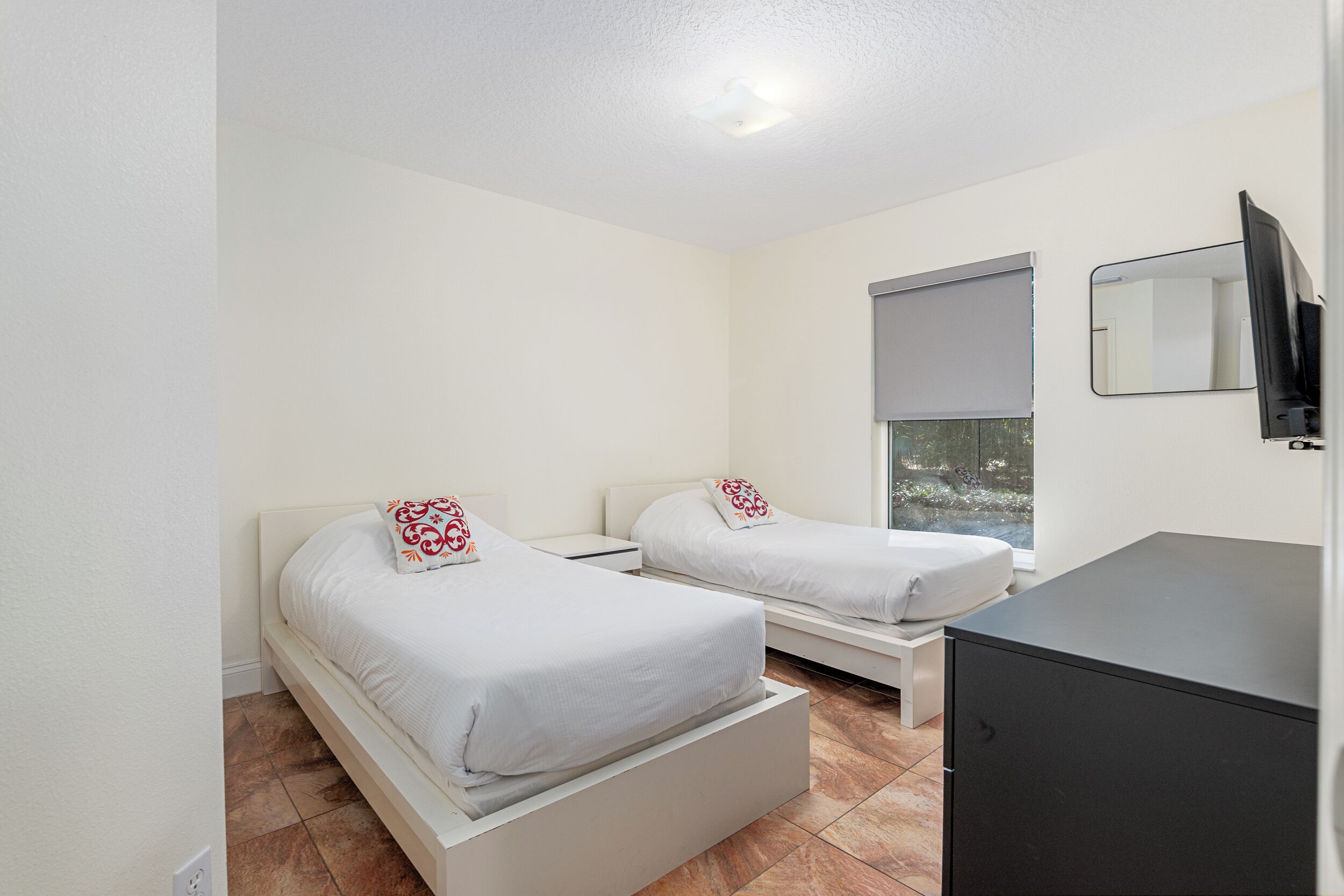 3 slaapkamers, een strijkplank/strijkijzer, gratis wifi, beddengoed