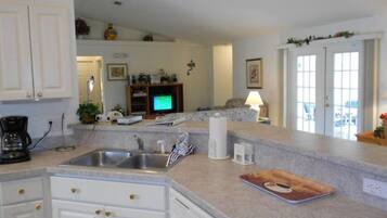 House | Private kitchen | Fridge, microwave, stovetop, dishwasher