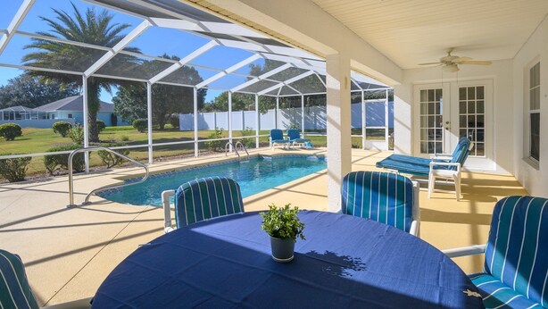 Outdoor dining - Villa John - Comfort - 4 Bedroom (Hernando)