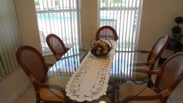 House | Private kitchen | Microwave, oven