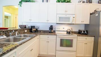 Family Villa | Private kitchen | Fridge, microwave, oven, stovetop