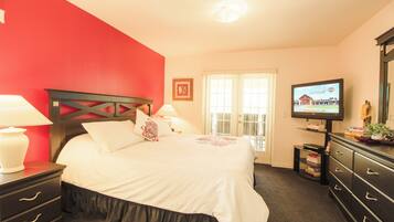 Family Villa | 3 bedrooms, iron/ironing board, free WiFi, bed sheets