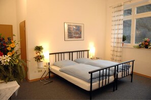 Double Room | Desk, blackout drapes, soundproofing, free WiFi - Nassauer Hof Hotel & Weinwirtschaft (Sankt Goarshausen)