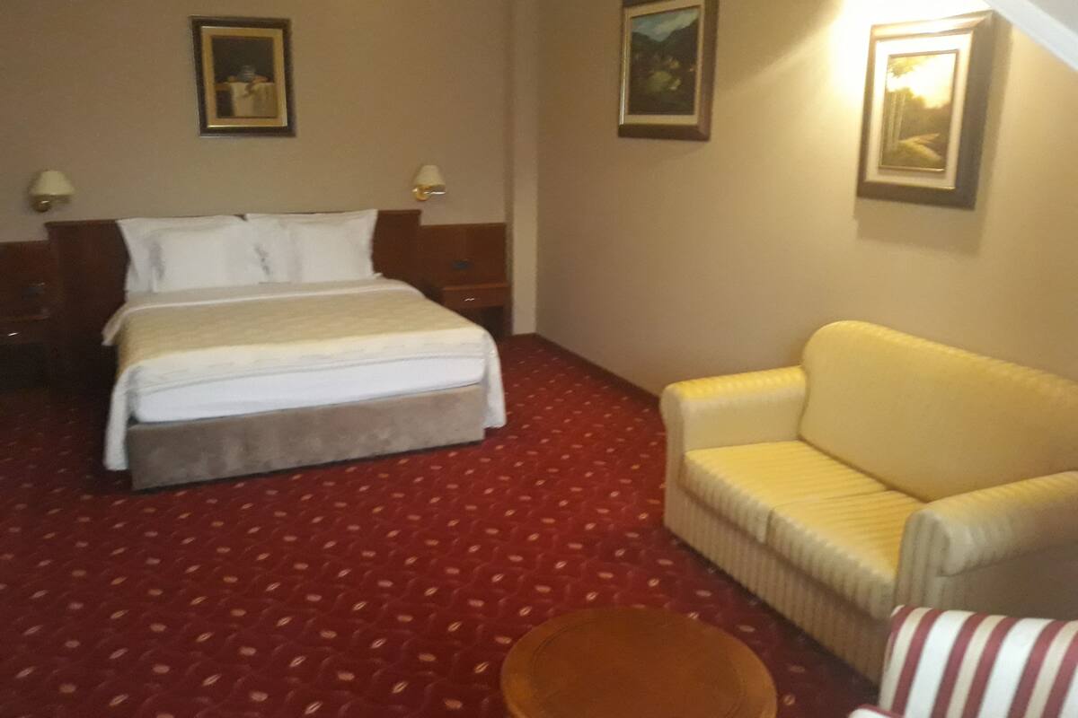 In-room safe, desk, soundproofing, iron/ironing board (on request)