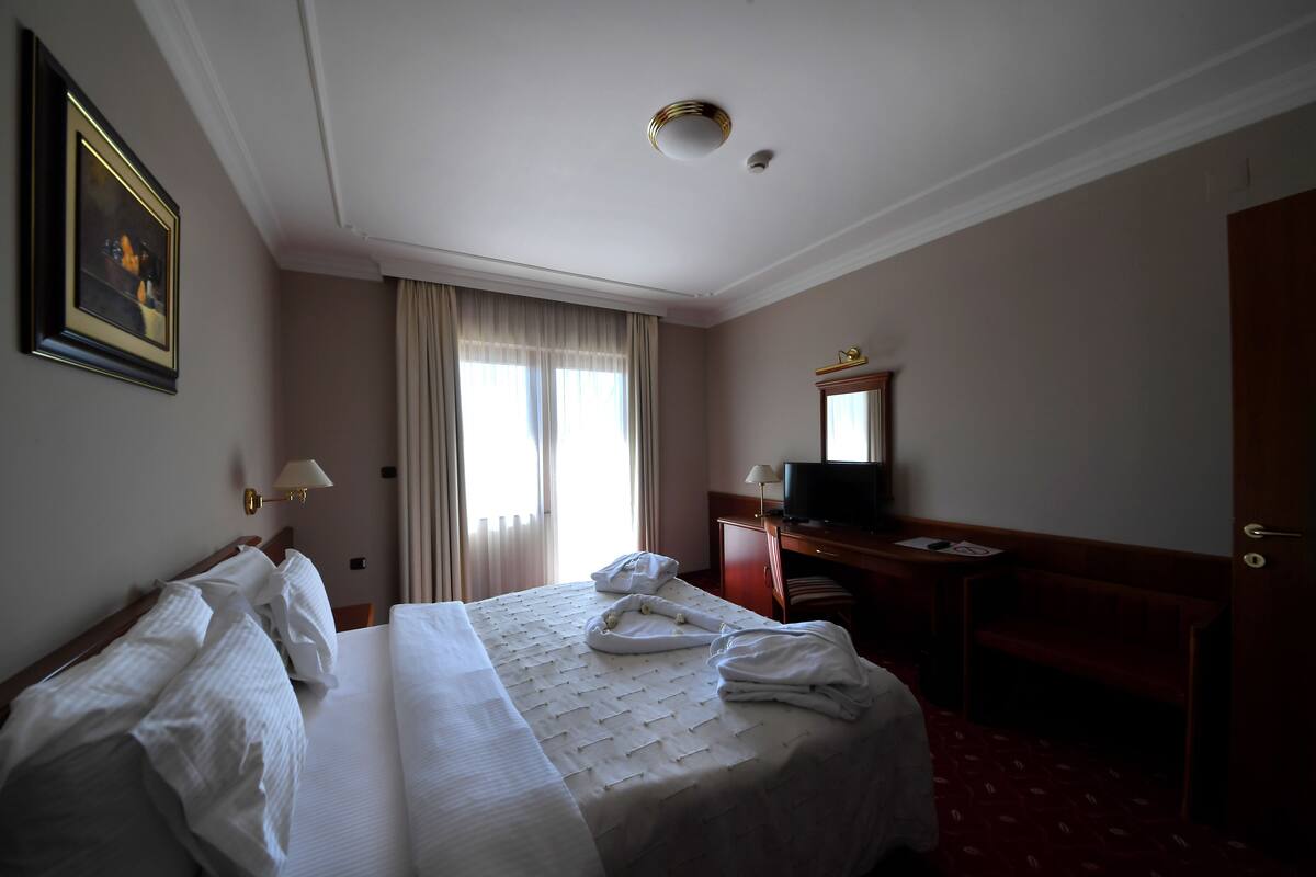 In-room safe, desk, soundproofing, iron/ironing board (on request)