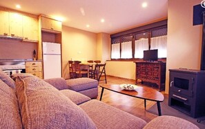 Langsir/tirai gelap terus, seterika/papan seterika 