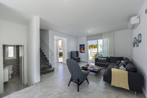 別墅, 3 間臥室, 私人泳池 | 起居區 | 平面電視