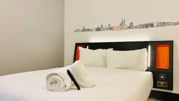 Chambre Double (No Windows) | Matelas mémoire de forme, chambres insonorisées